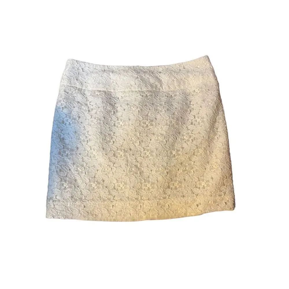 Forever, 21 women’s ivory lace mini skirt, size small ￼
